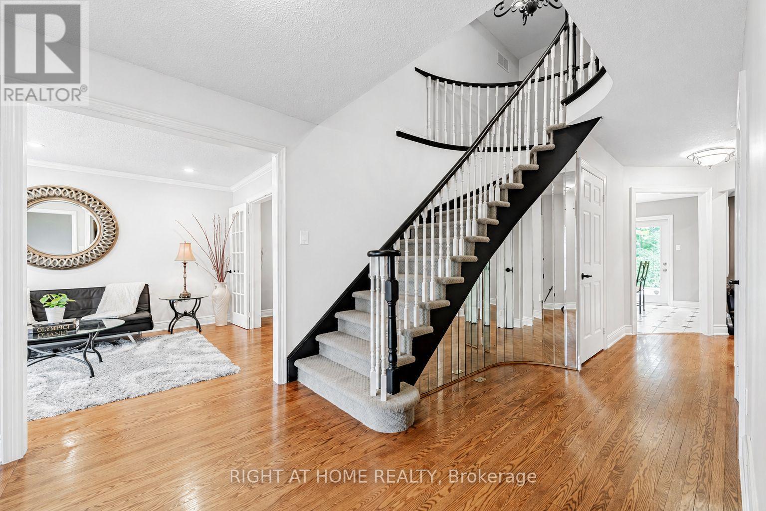 3655 Loyalist Drive, Mississauga, Ontario  L5L 4T6 - Photo 5 - W13033586