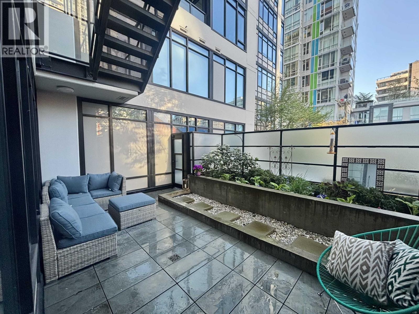 201 1788 Ontario Street, Vancouver, British Columbia  V5T 0G3 - Photo 4 - R3108569