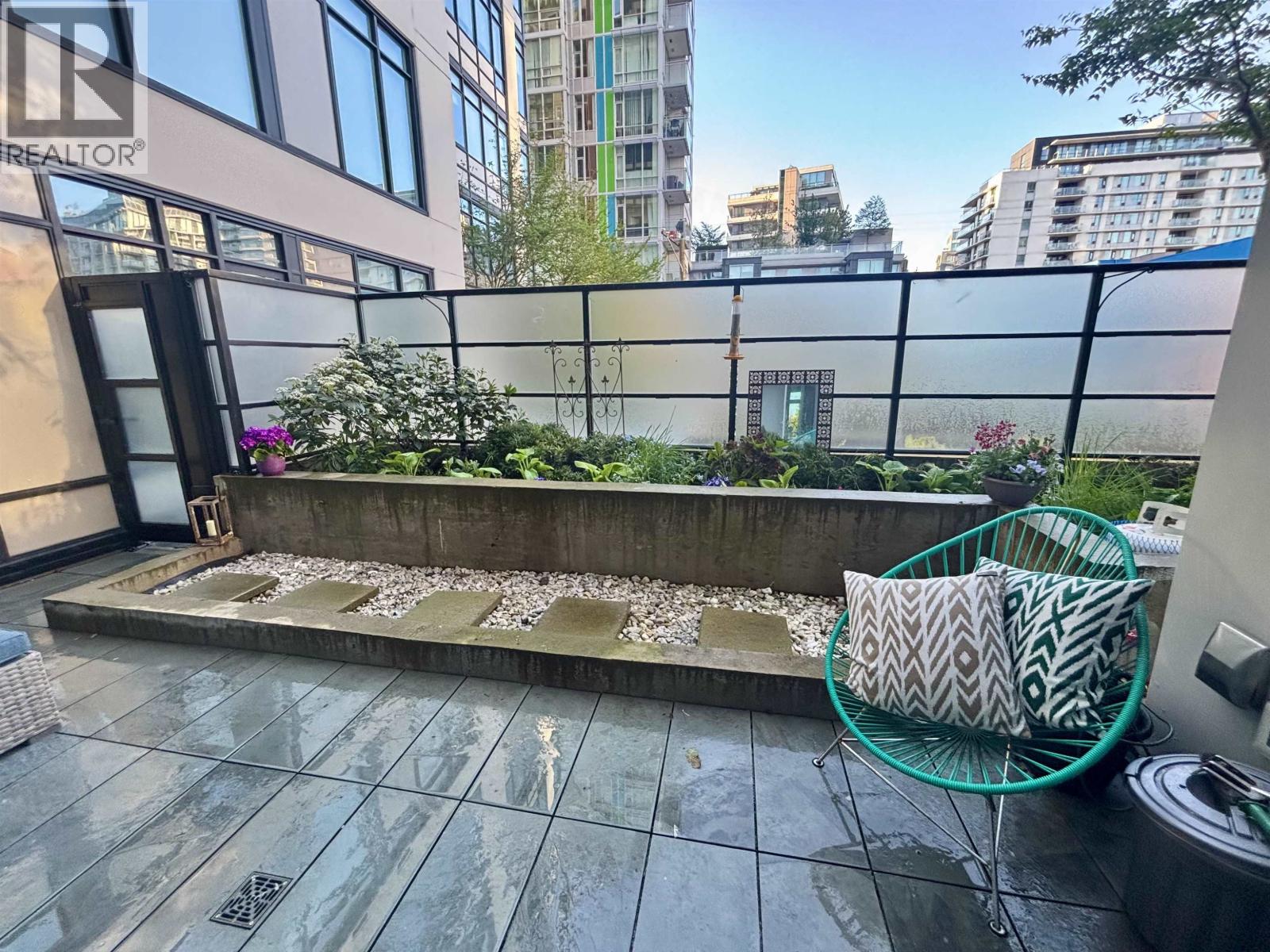 201 1788 Ontario Street, Vancouver, British Columbia  V5T 0G3 - Photo 5 - R3108569