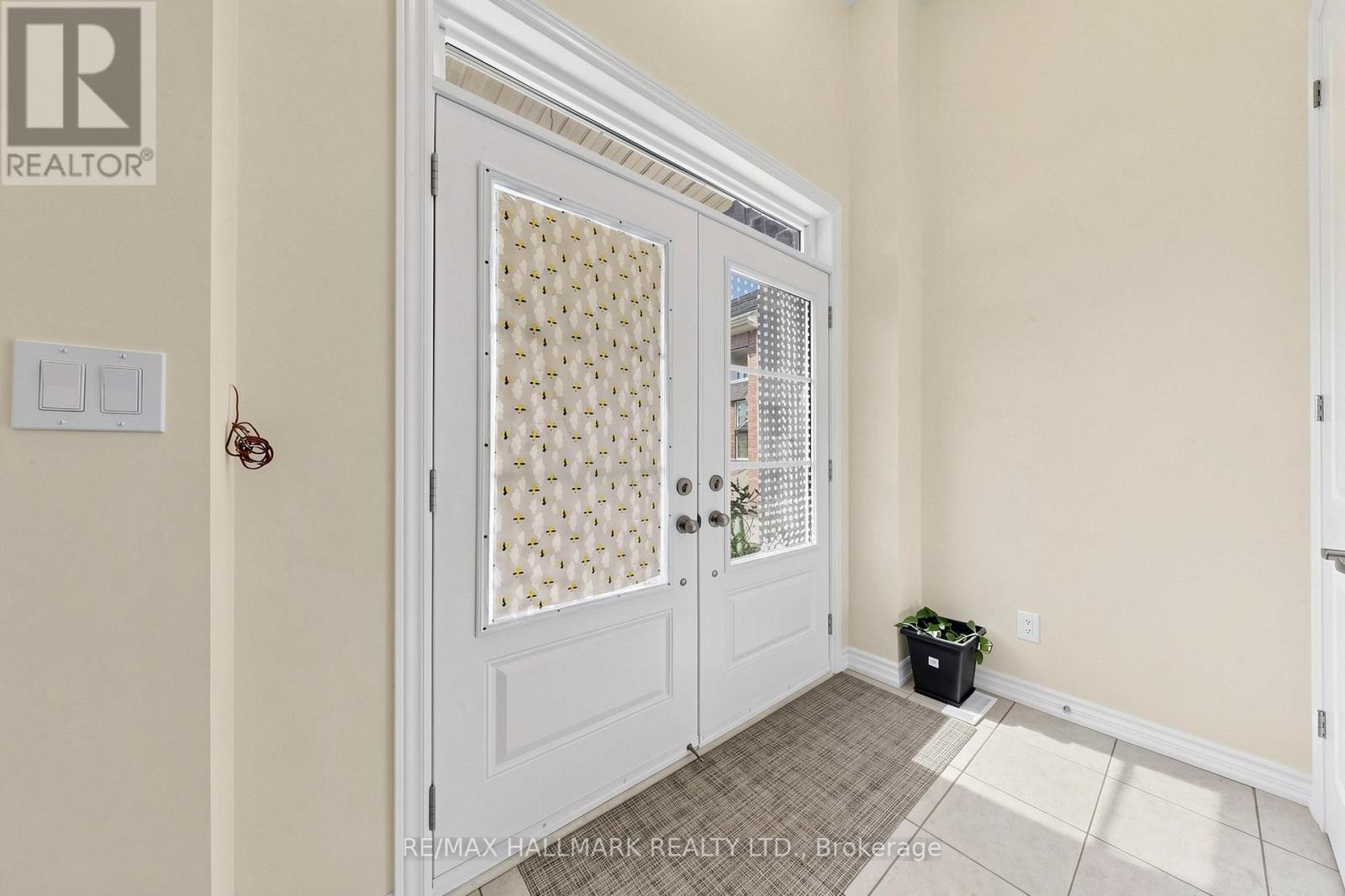 17 Closson Drive, Whitby, Ontario  L1N 9Y6 - Photo 4 - E13046336