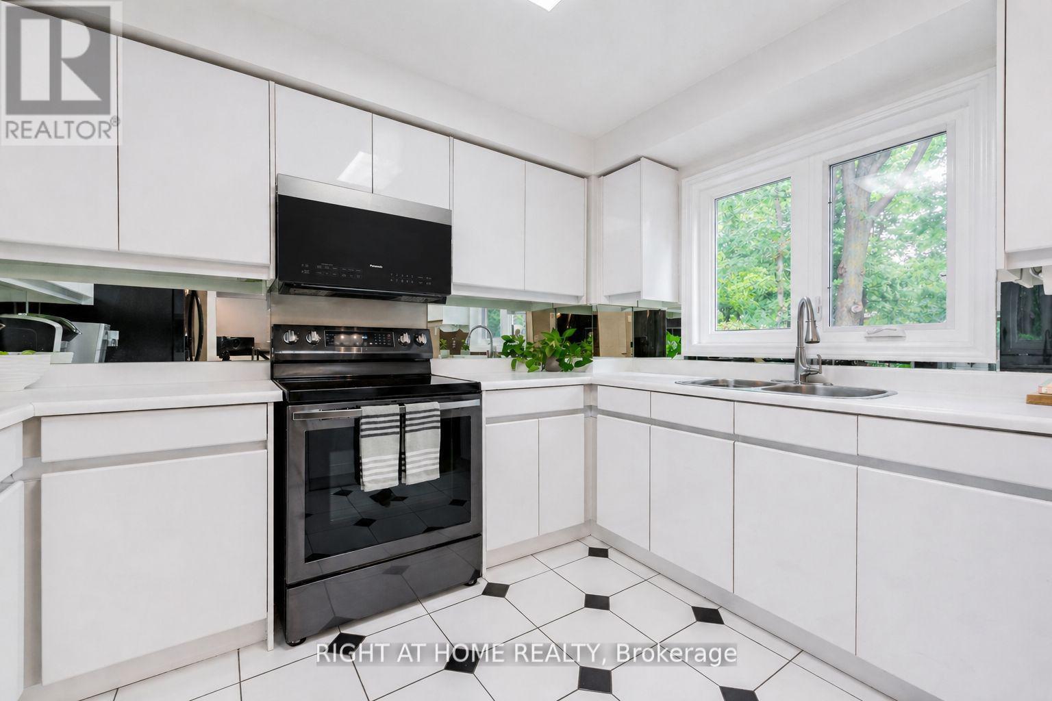 3655 Loyalist Drive, Mississauga, Ontario  L5L 4T6 - Photo 11 - W13033586