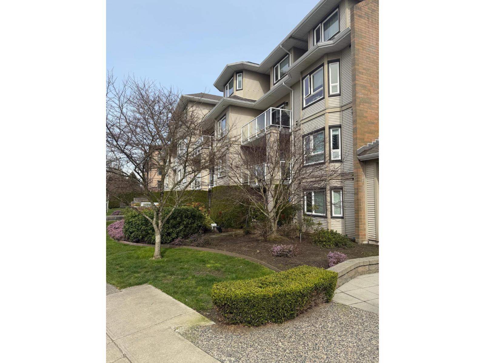 111 8142 120a Street, Surrey, British Columbia  V3W 0N1 - Photo 3 - R3115701