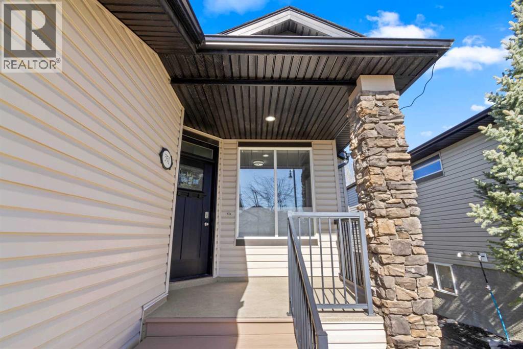 351 Crystal Green Rise, Okotoks, Alberta  T1S 2N6 - Photo 3 - A2304445