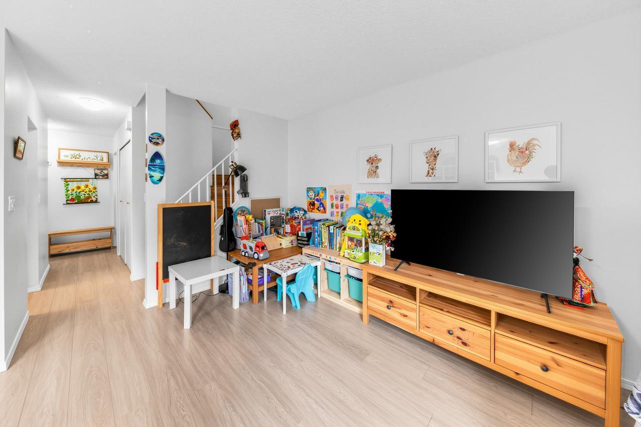 406 10620 150 Street, Surrey, British Columbia  V3R 7S1 - Photo 5 - R3114263