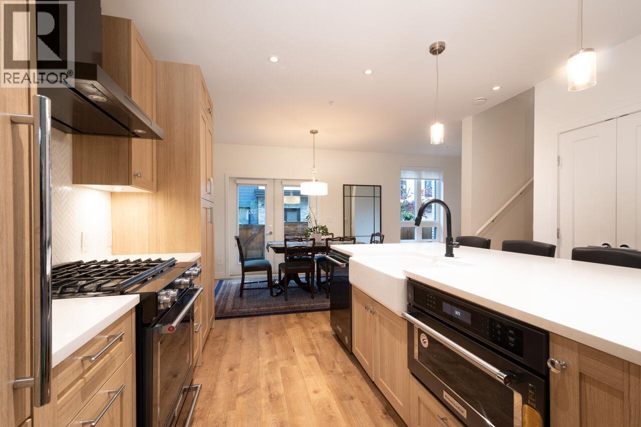 122 525 E 2nd Street, North Vancouver, British Columbia  V7L 1E1 - Photo 2 - R3114719