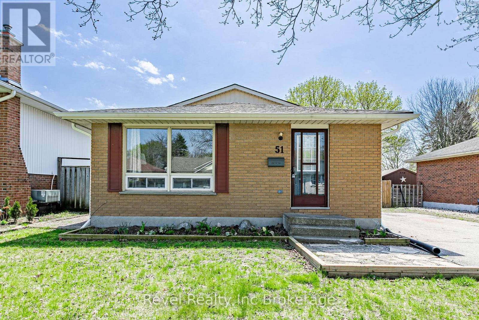 51 VAN NORMAN DRIVE, Tillsonburg, Ontario