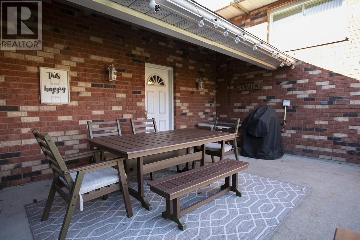 856 Pine St, Sault Ste. Marie, Ontario  P6B 3G3 - Photo 5 - SM260037