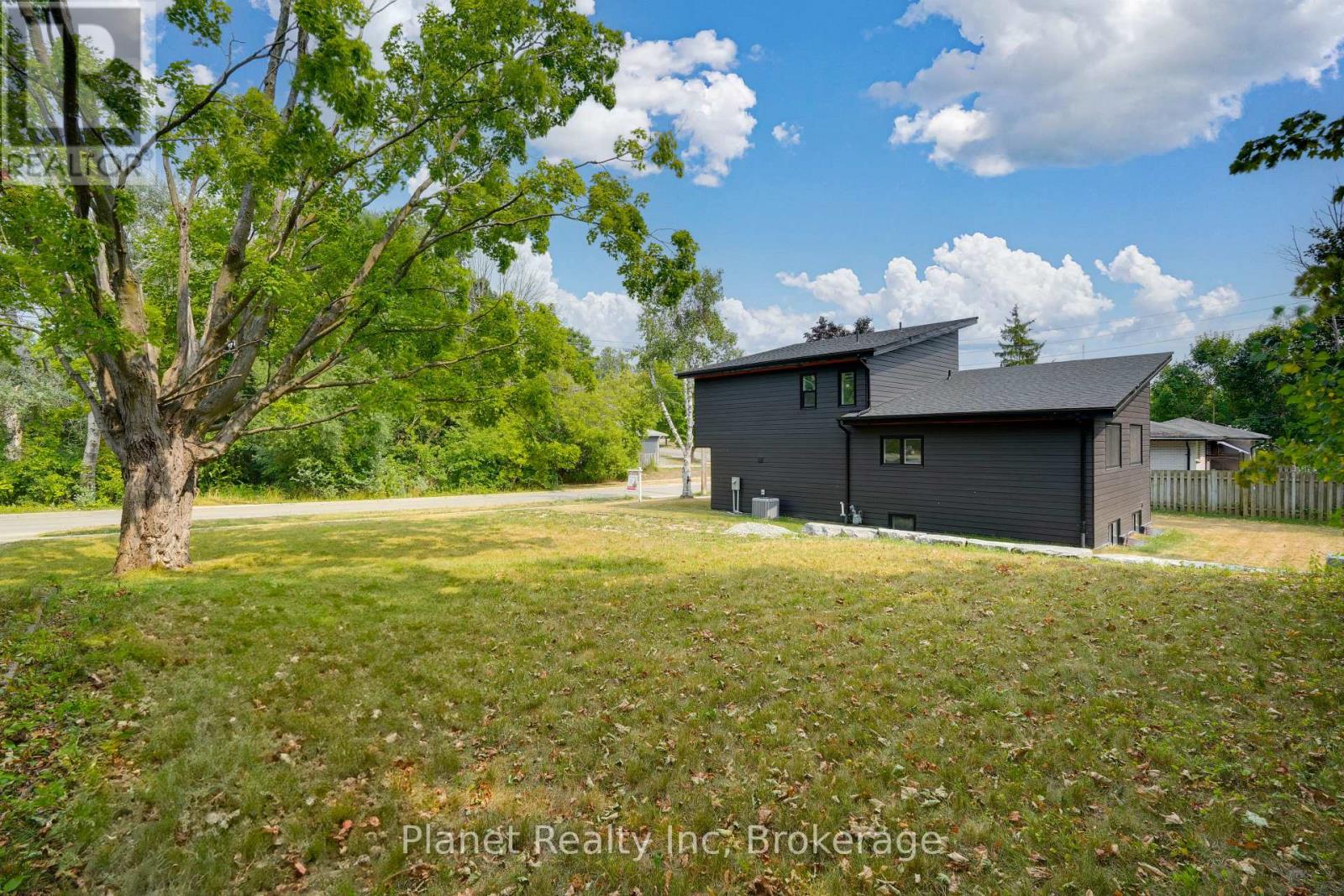 170 Berczy Street, Barrie, Ontario  L4M 2H2 - Photo 9 - S13046438