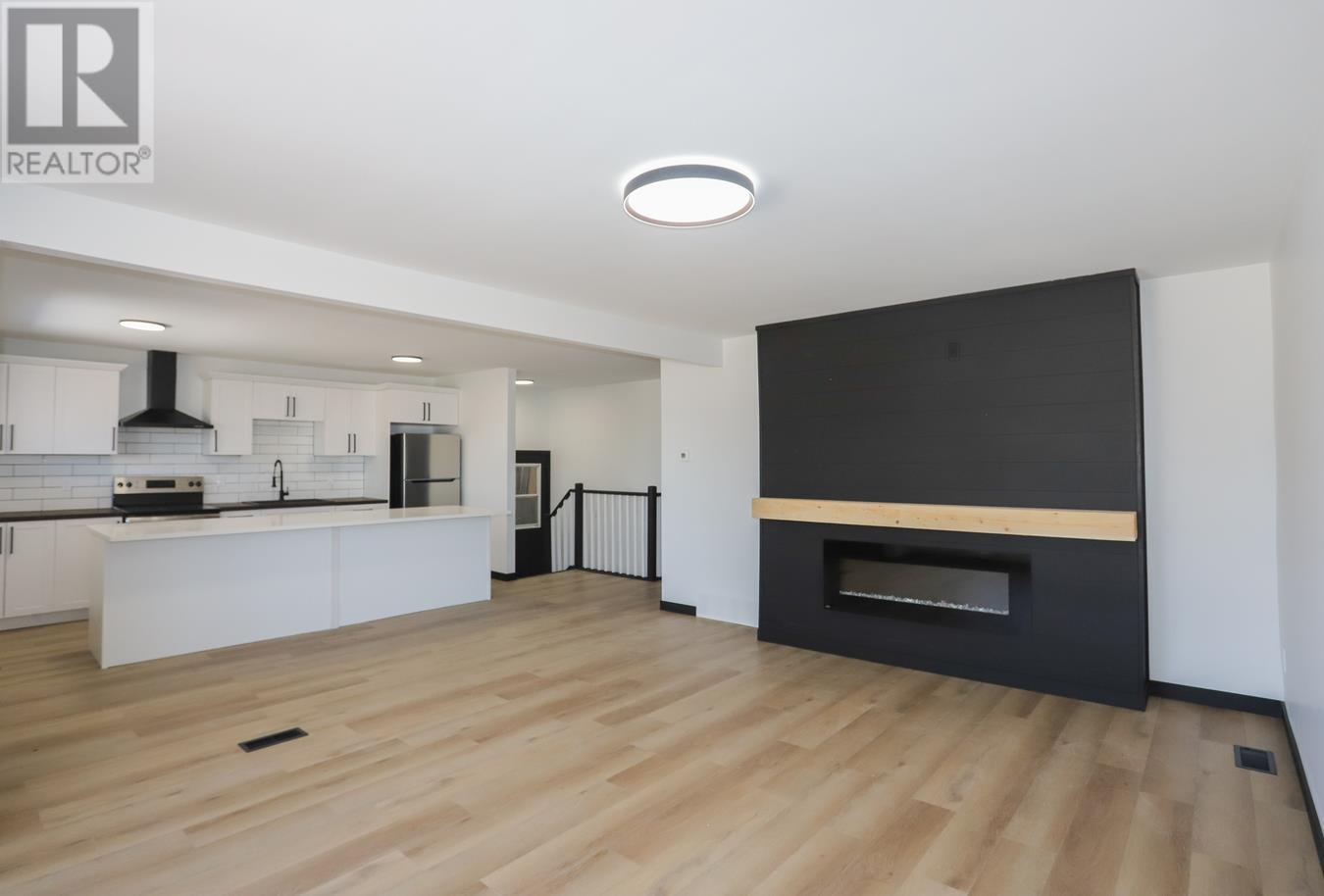 35 Pozzebon Cres, Sault Ste. Marie, Ontario  P6C 6A7 - Photo 2 - SM260759