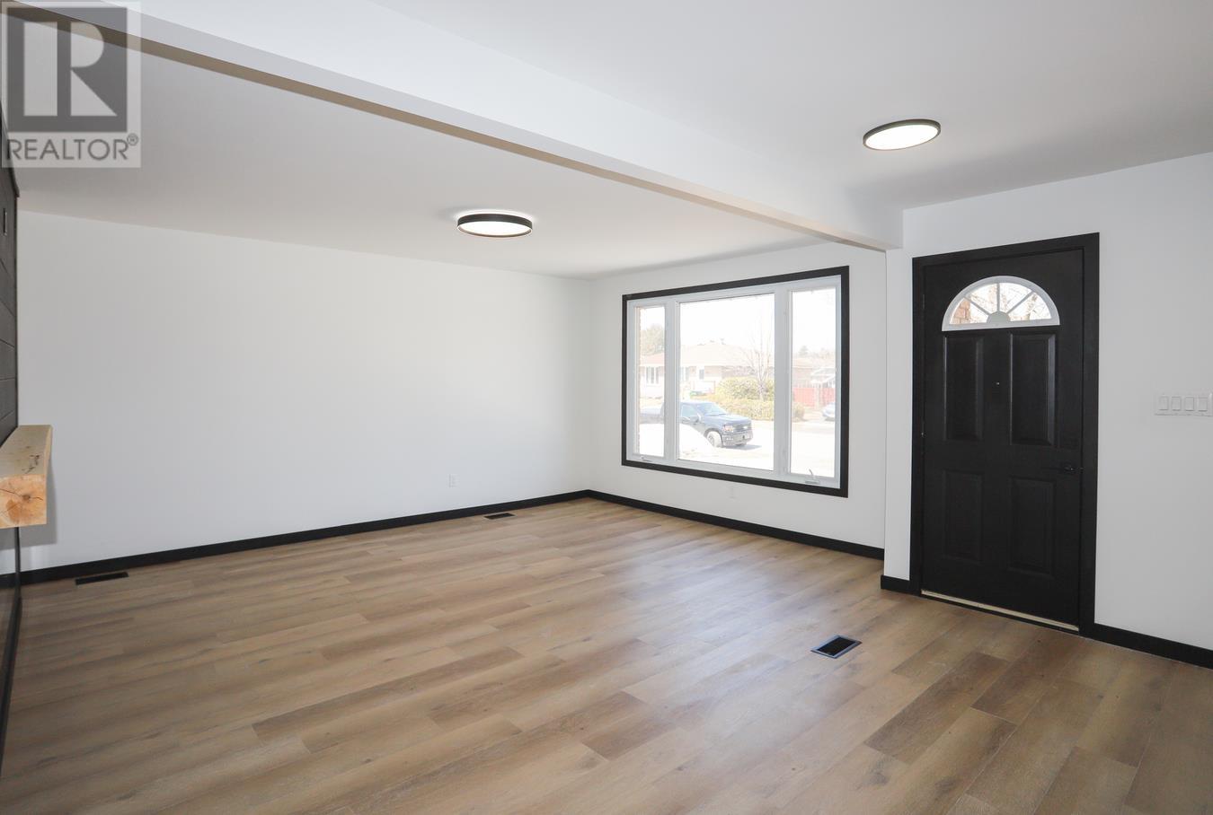 35 Pozzebon Cres, Sault Ste. Marie, Ontario  P6C 6A7 - Photo 10 - SM260759