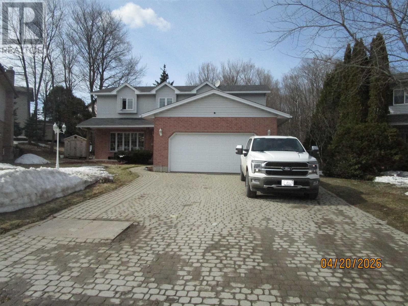 27 Plummer CT, Sault Ste. Marie, Ontario