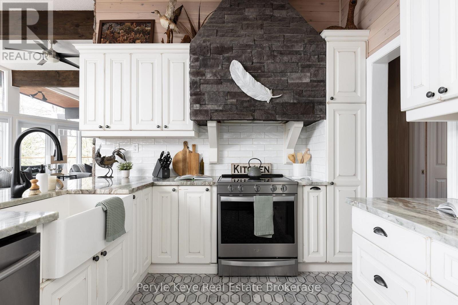 247 South Drive, Huntsville, Ontario  P1H 2J2 - Photo 17 - X13046408