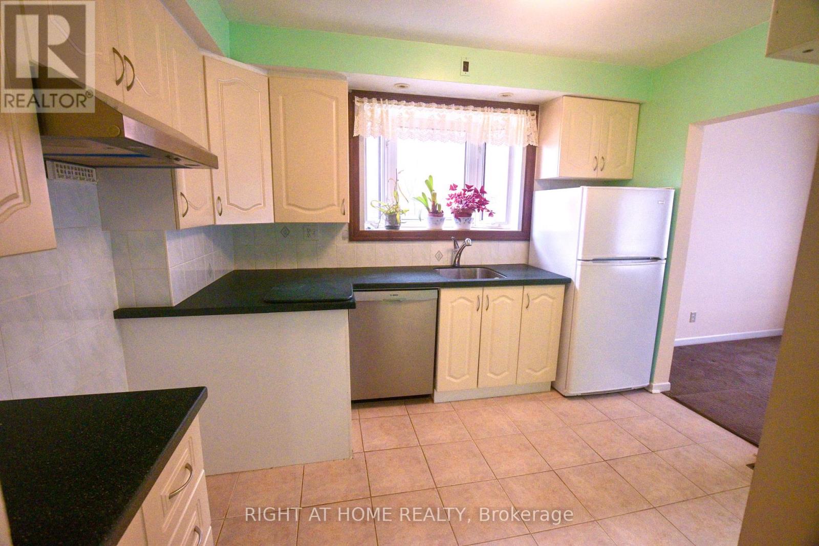 29 Rowatson Road, Toronto, Ontario  M1E 1K2 - Photo 7 - E13010550