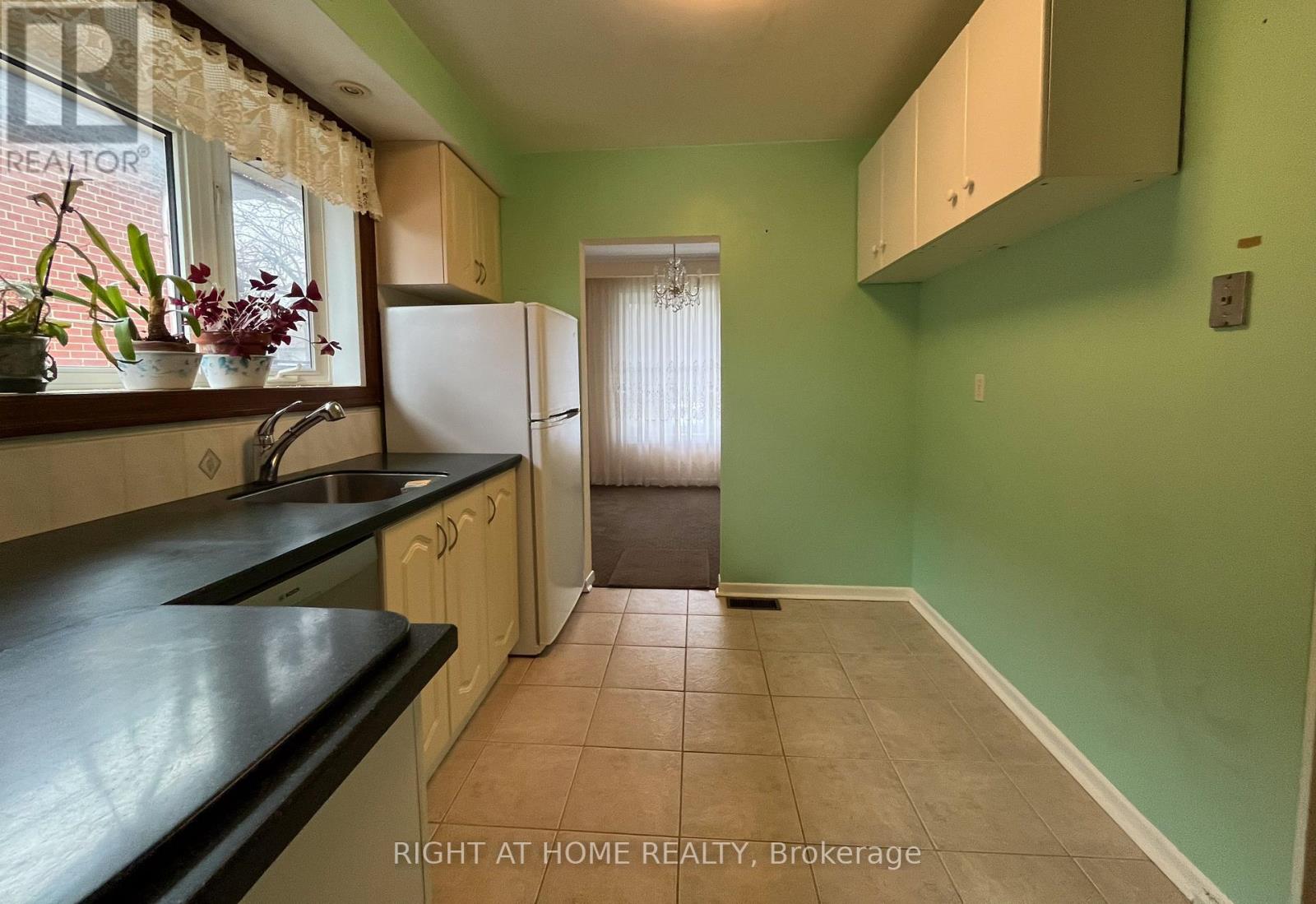 29 Rowatson Road, Toronto, Ontario  M1E 1K2 - Photo 8 - E13010550