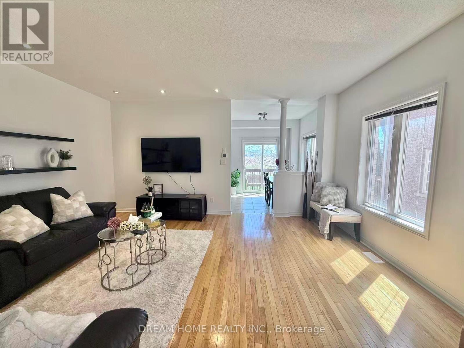 208 Tom Taylor Crescent, Newmarket, Ontario  L3X 3E8 - Photo 6 - N12852798