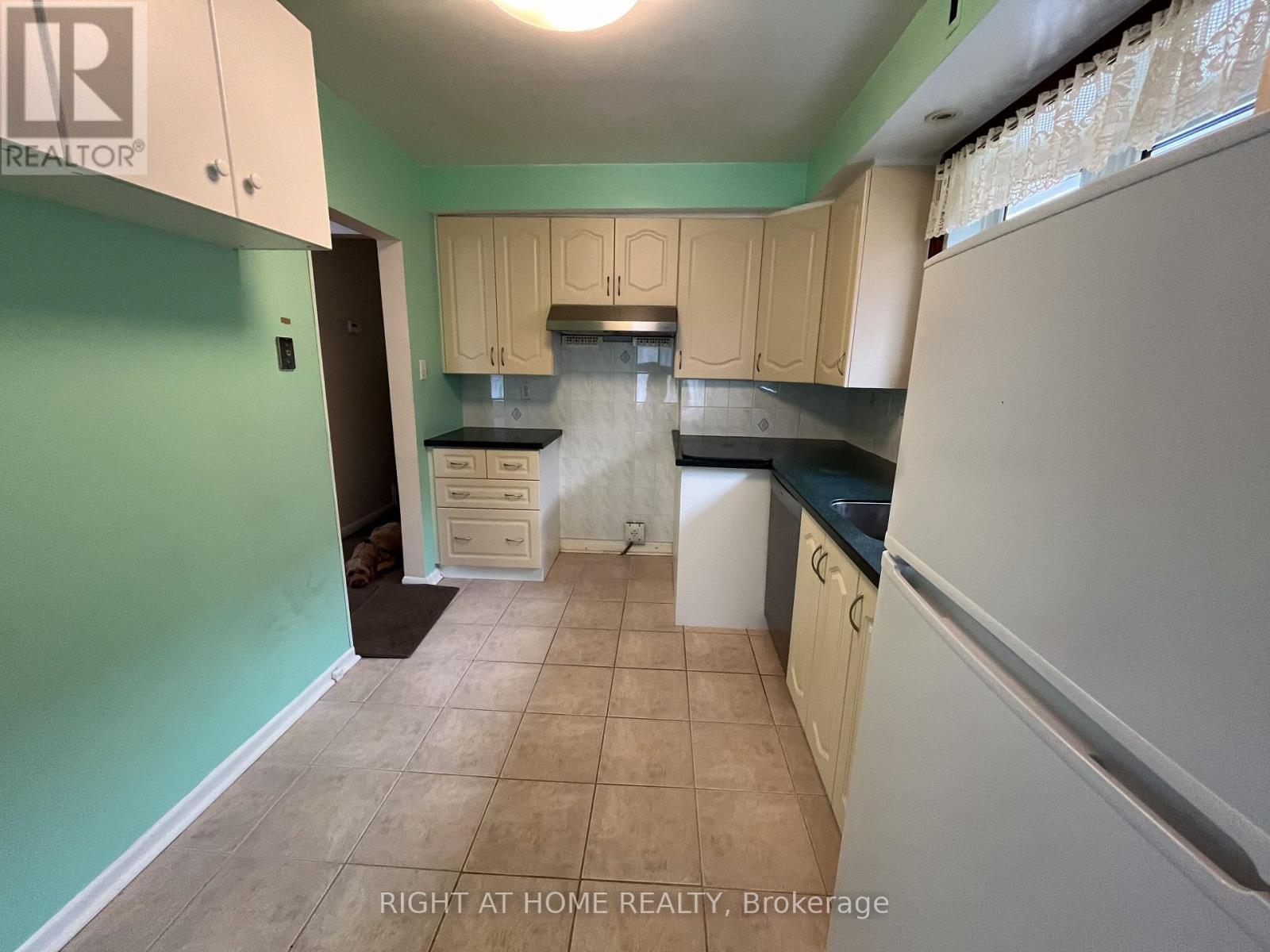 29 Rowatson Road, Toronto, Ontario  M1E 1K2 - Photo 9 - E13010550