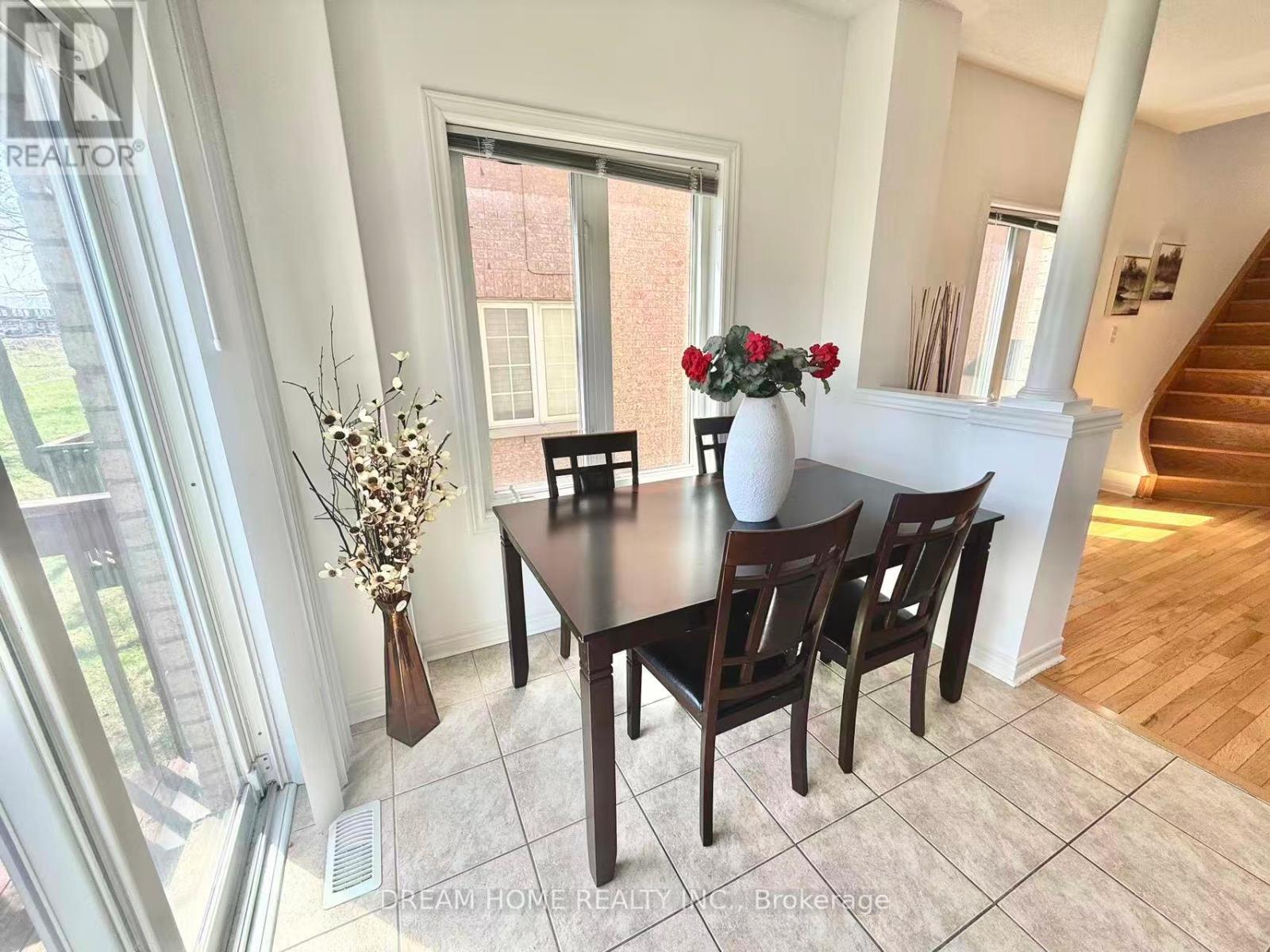 208 Tom Taylor Crescent, Newmarket, Ontario  L3X 3E8 - Photo 16 - N12852798