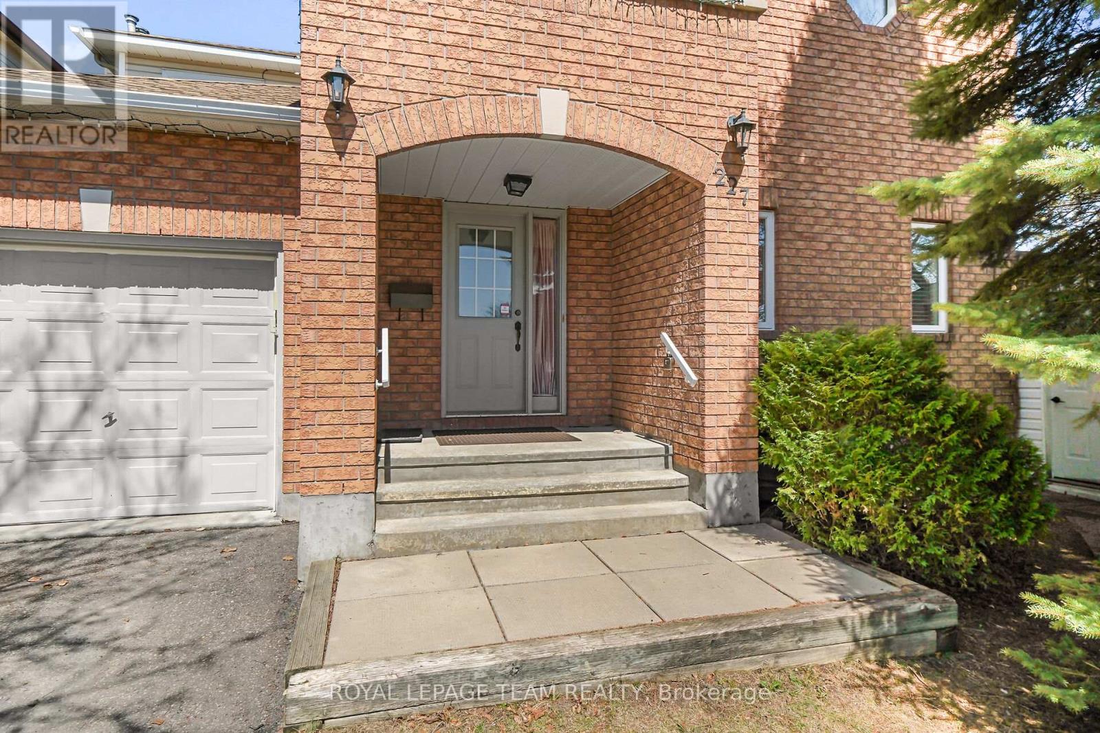227 Twyford Street, Ottawa, Ontario  K1V 0V9 - Photo 2 - X13046460