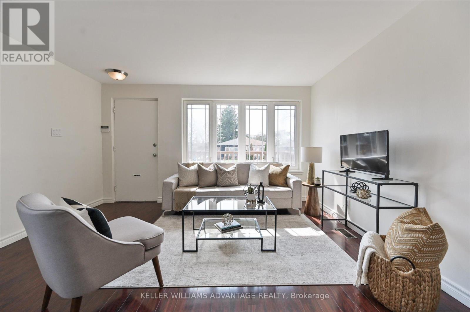 201 Linden Avenue, Toronto, Ontario  M1K 3J1 - Photo 3 - E13046464