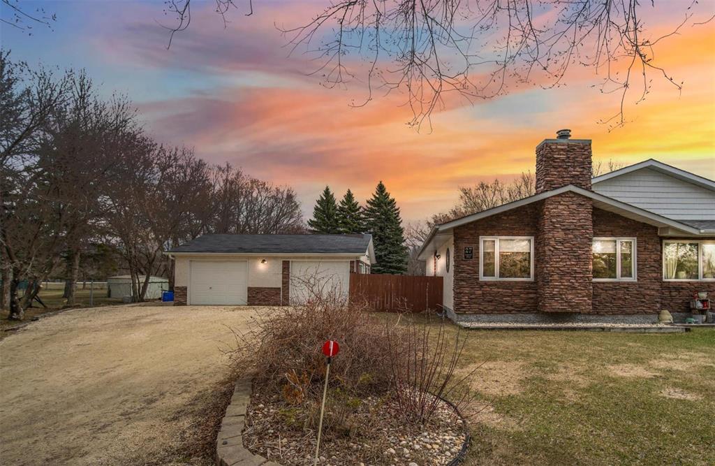 27 Laurel Bay, Oakbank, Manitoba  R5N 0J7 - Photo 1 - 202608204