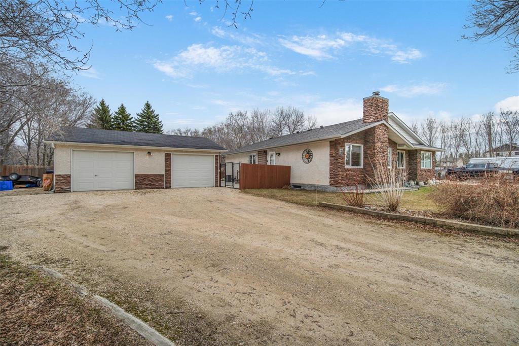 27 Laurel Bay, Oakbank, Manitoba  R5N 0J7 - Photo 2 - 202608204