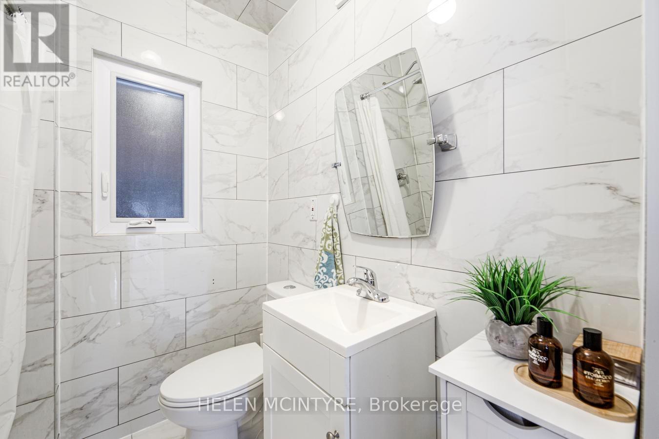 2 Birch Tree Crescent, Toronto, Ontario  M6M 2K8 - Photo 15 - W13046360