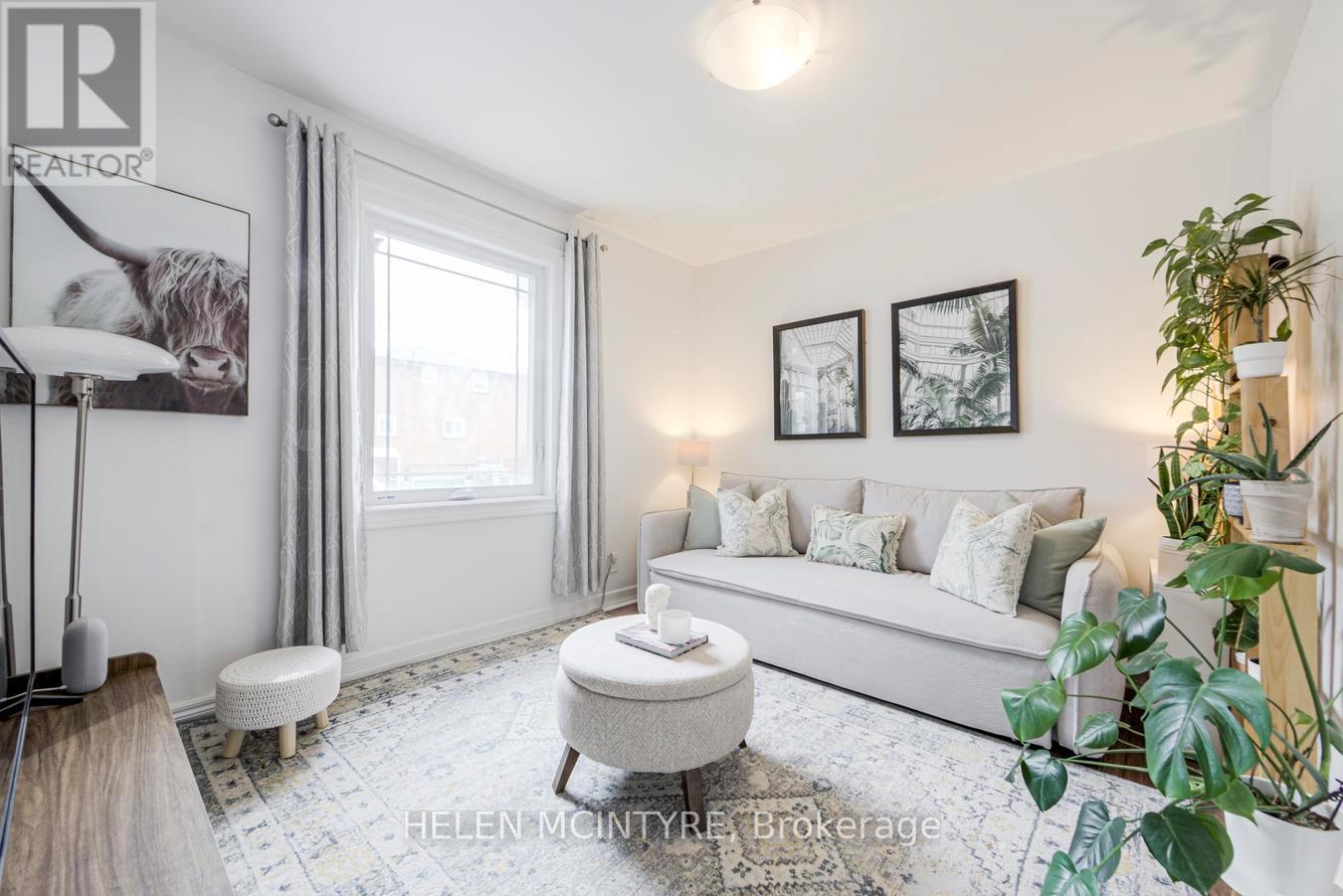 2 Birch Tree Crescent, Toronto, Ontario  M6M 2K8 - Photo 3 - W13046360