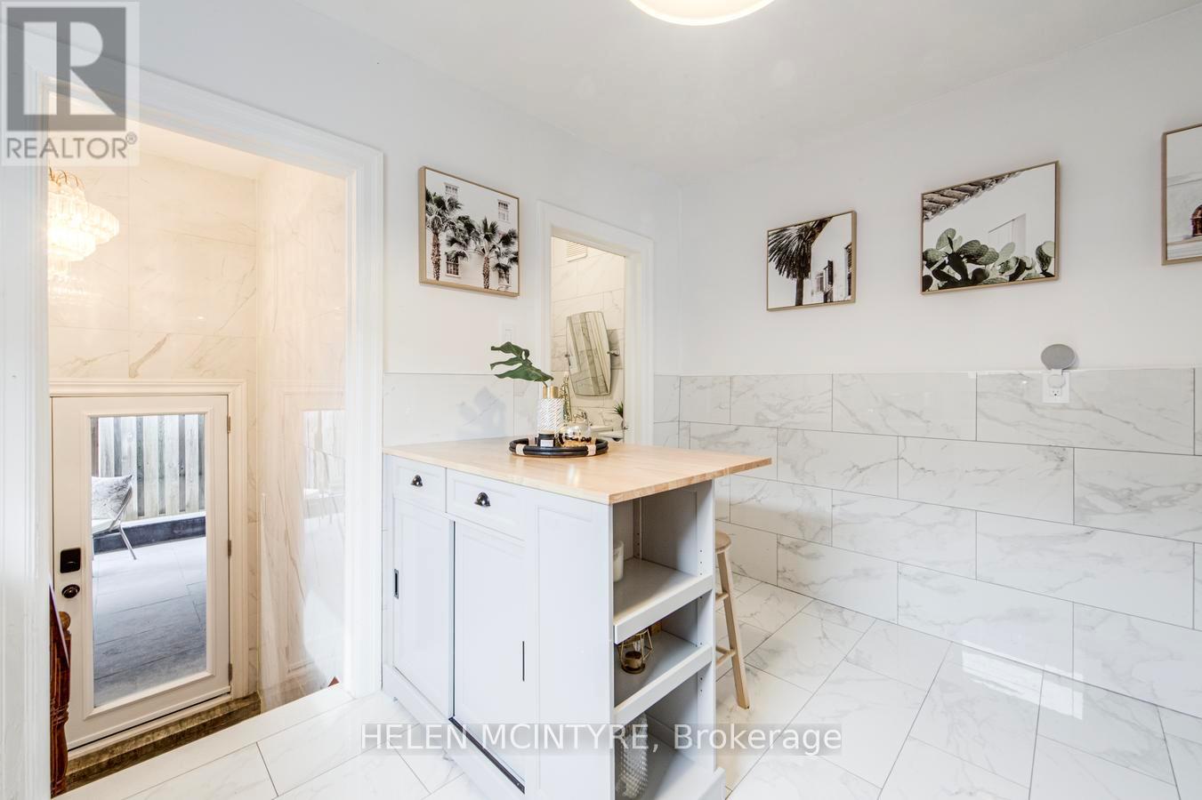 2 Birch Tree Crescent, Toronto, Ontario  M6M 2K8 - Photo 6 - W13046360