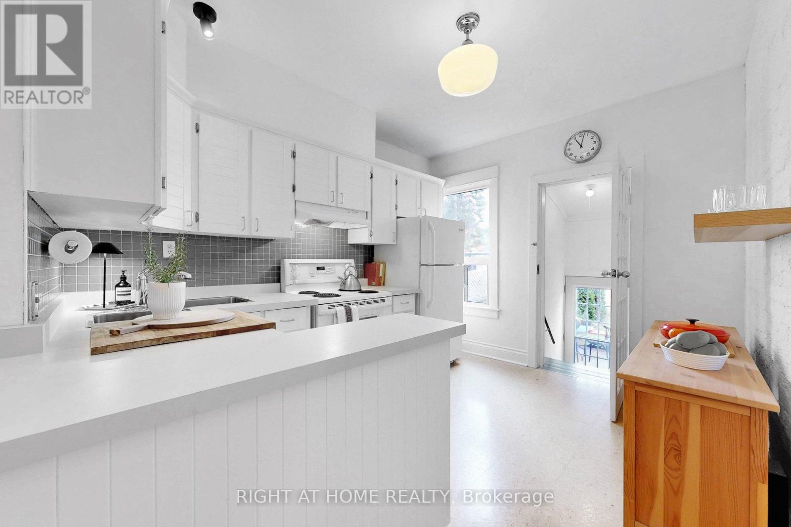 392 Westmoreland Avenue N, Toronto, Ontario  M6H 3A7 - Photo 11 - W13046366