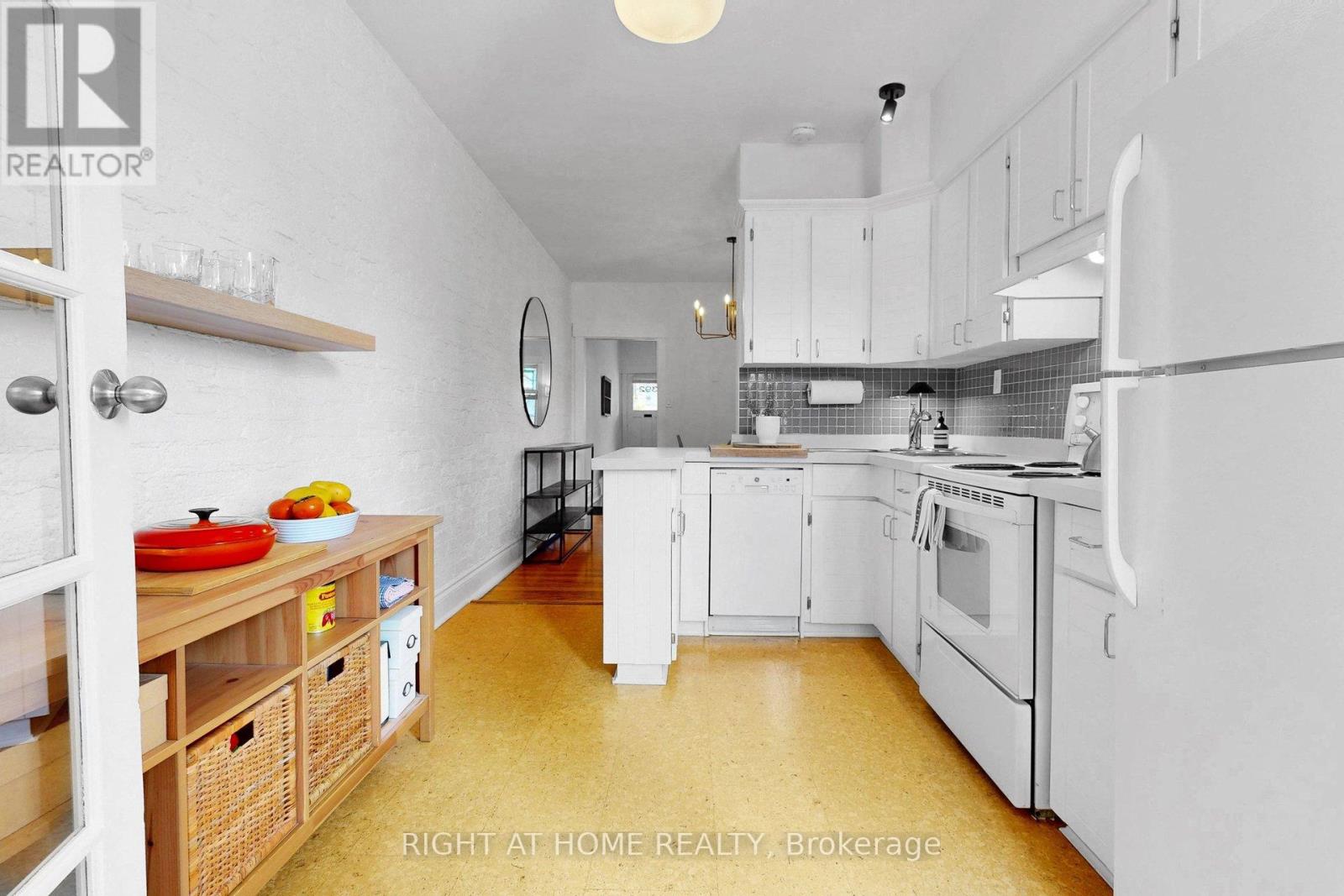 392 Westmoreland Avenue N, Toronto, Ontario  M6H 3A7 - Photo 12 - W13046366