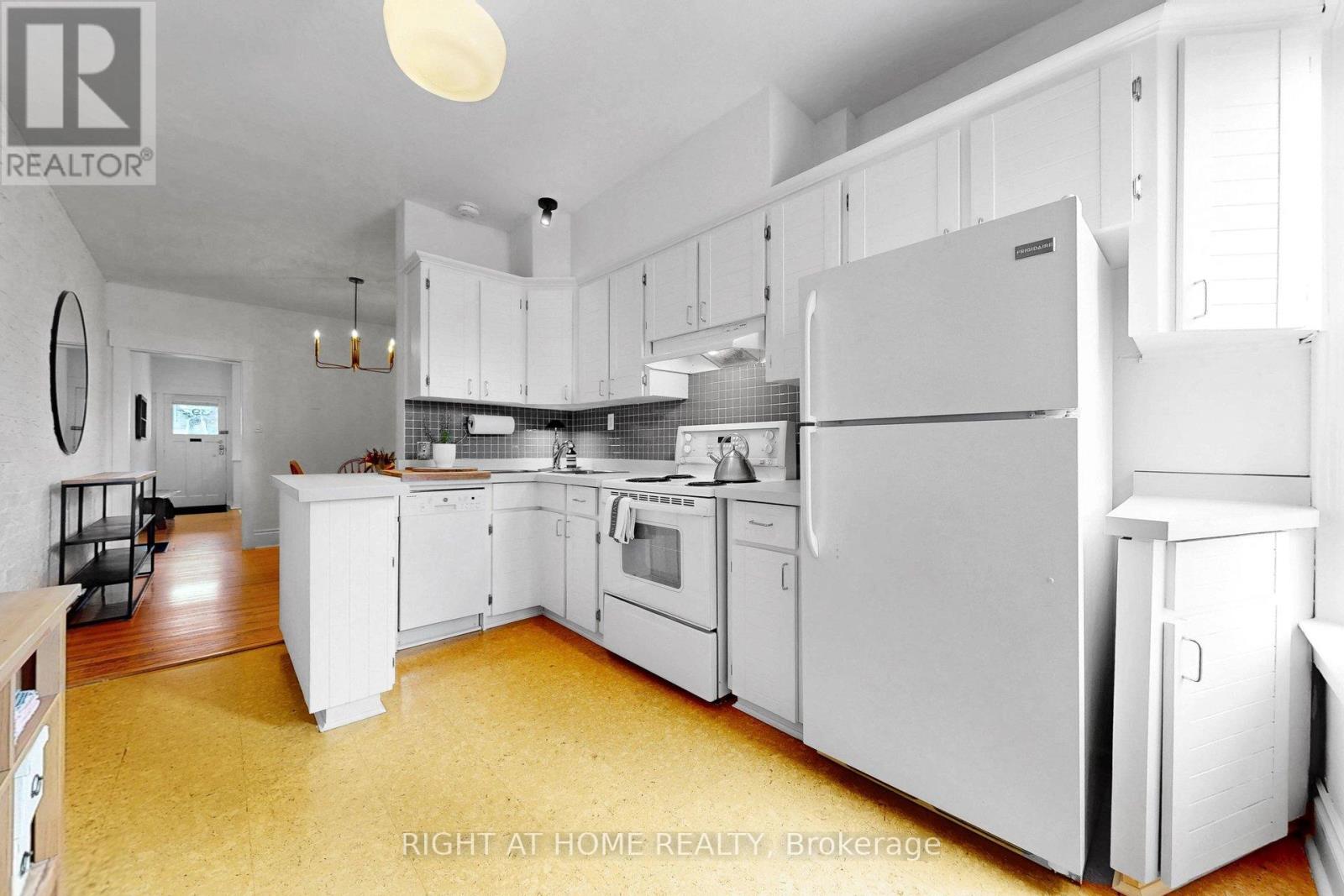 392 Westmoreland Avenue N, Toronto, Ontario  M6H 3A7 - Photo 13 - W13046366