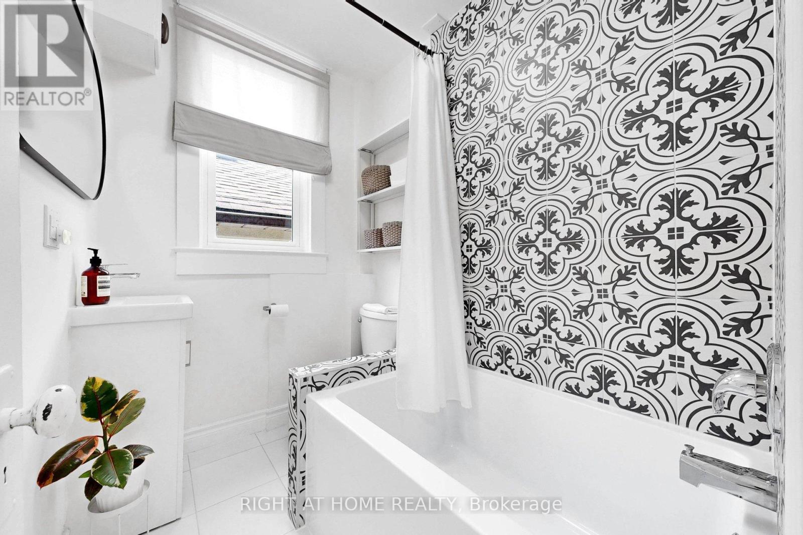 392 Westmoreland Avenue N, Toronto, Ontario  M6H 3A7 - Photo 22 - W13046366