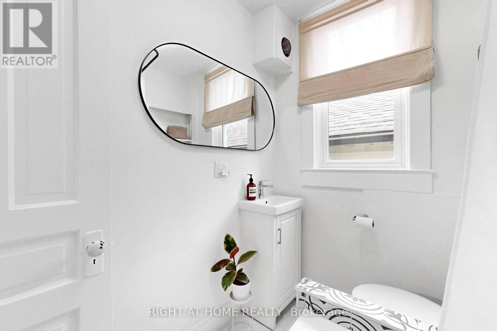 392 Westmoreland Avenue N, Toronto, Ontario  M6H 3A7 - Photo 23 - W13046366