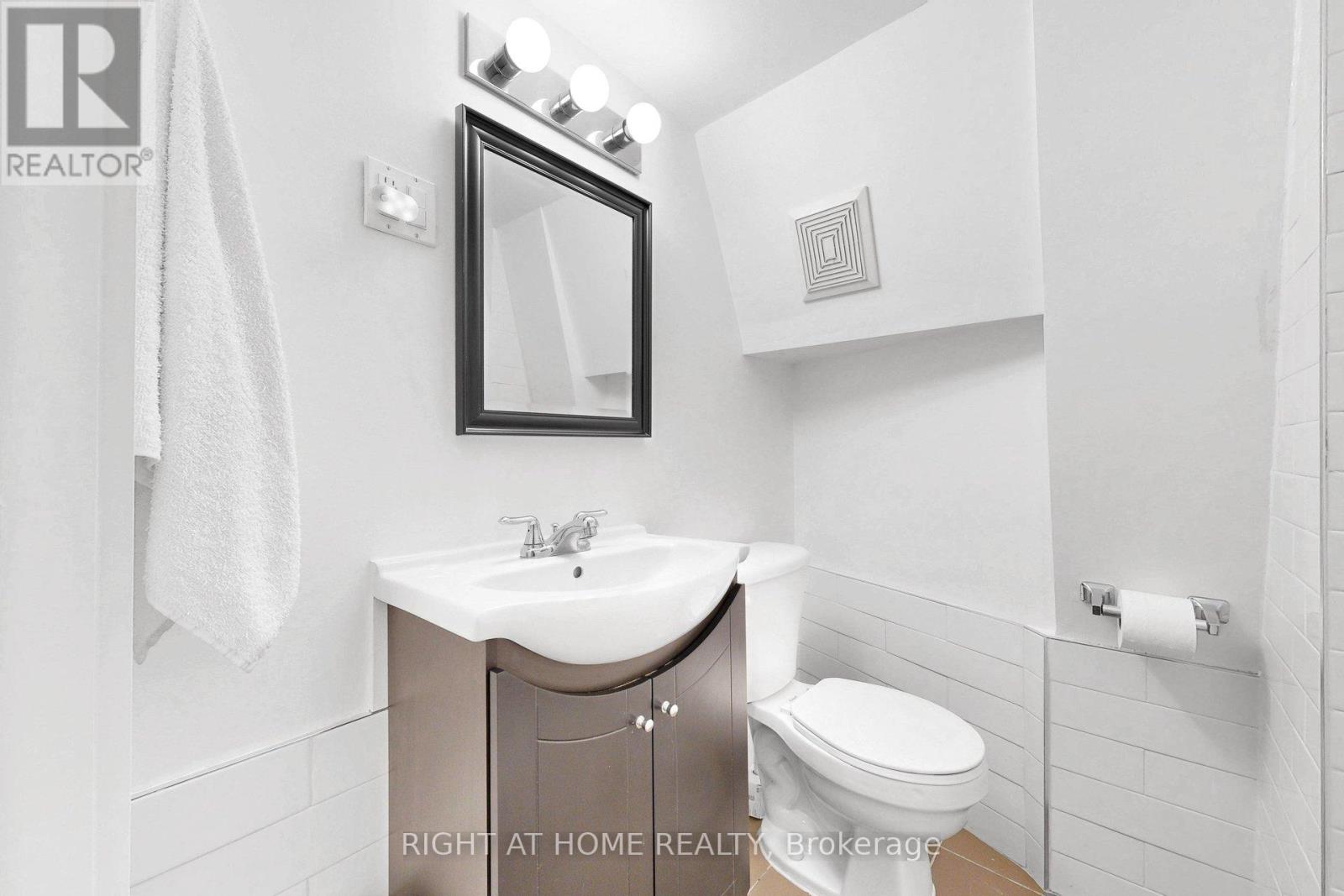 392 Westmoreland Avenue N, Toronto, Ontario  M6H 3A7 - Photo 27 - W13046366