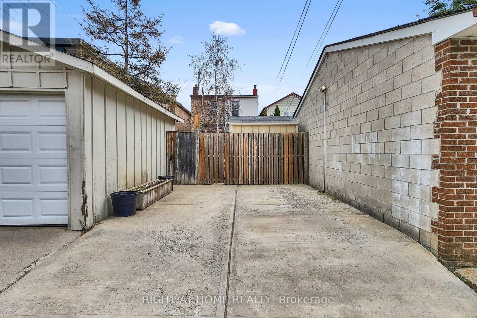 392 Westmoreland Avenue N, Toronto, Ontario  M6H 3A7 - Photo 32 - W13046366
