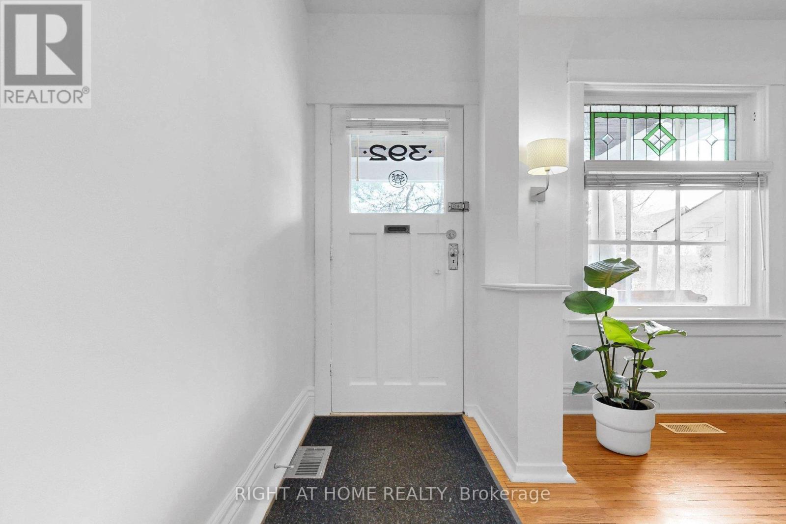 392 Westmoreland Avenue N, Toronto, Ontario  M6H 3A7 - Photo 4 - W13046366