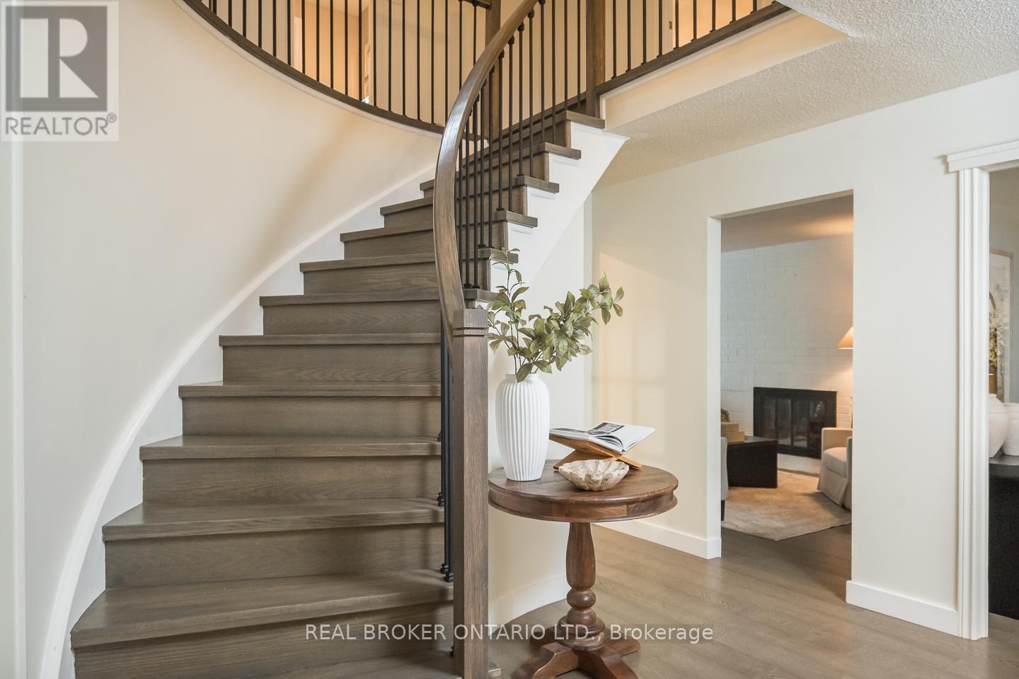 2098 Edgebank Court, Burlington, Ontario  L7M 2S9 - Photo 12 - W13046382