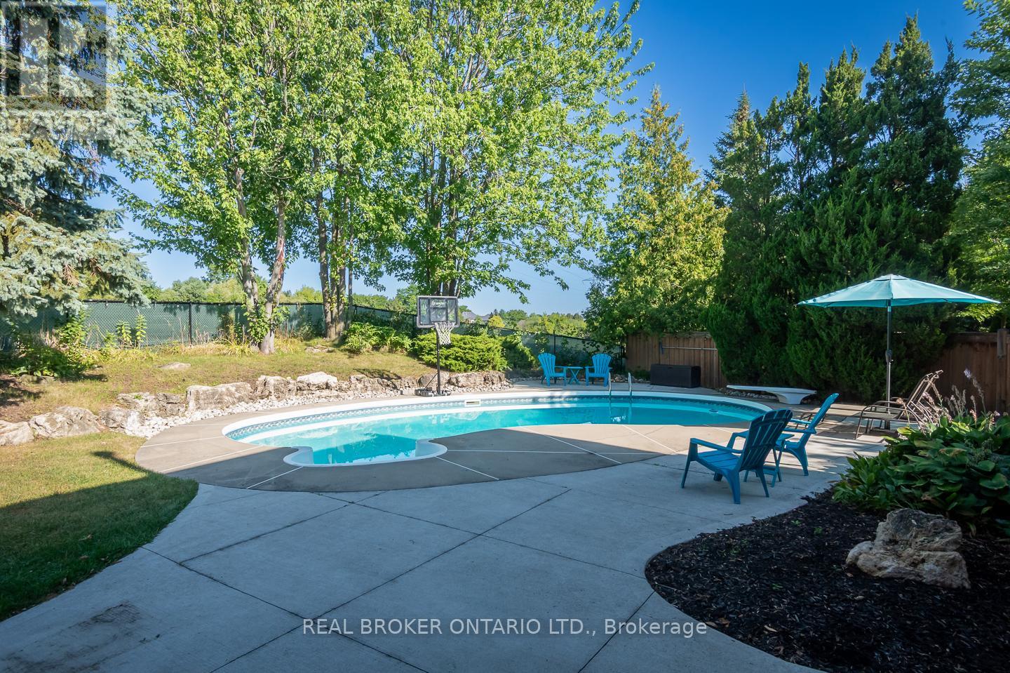 2098 Edgebank Court, Burlington, Ontario  L7M 2S9 - Photo 2 - W13046382