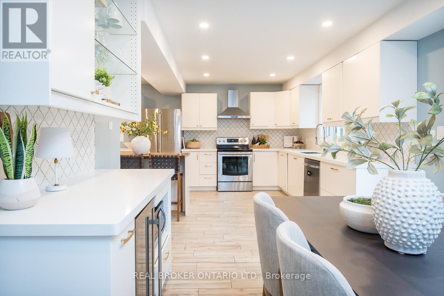 2098 Edgebank Court, Burlington, Ontario  L7M 2S9 - Photo 4 - W13046382