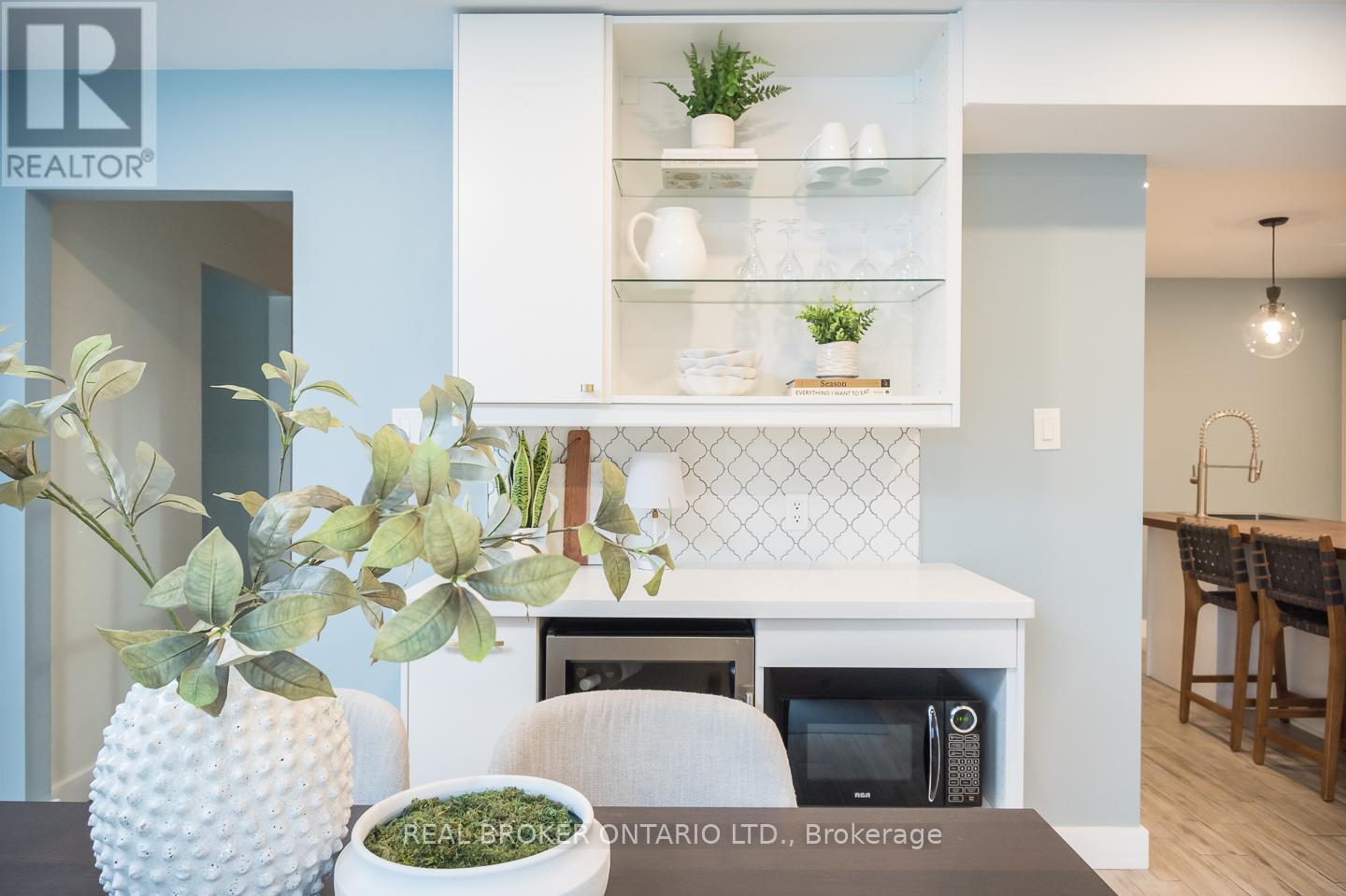 2098 Edgebank Court, Burlington, Ontario  L7M 2S9 - Photo 6 - W13046382