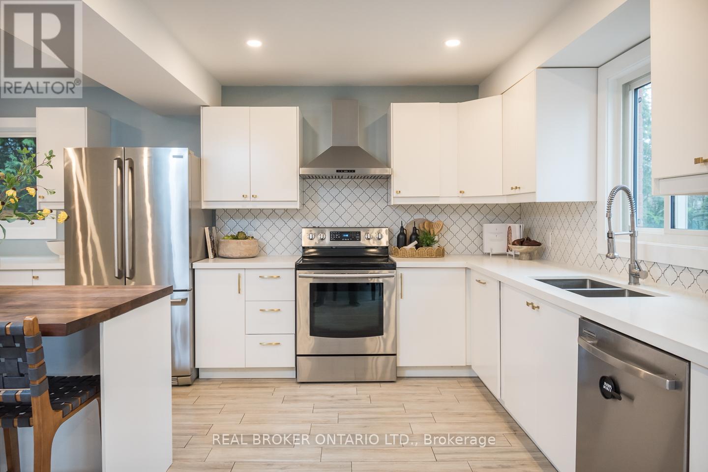 2098 Edgebank Court, Burlington, Ontario  L7M 2S9 - Photo 7 - W13046382