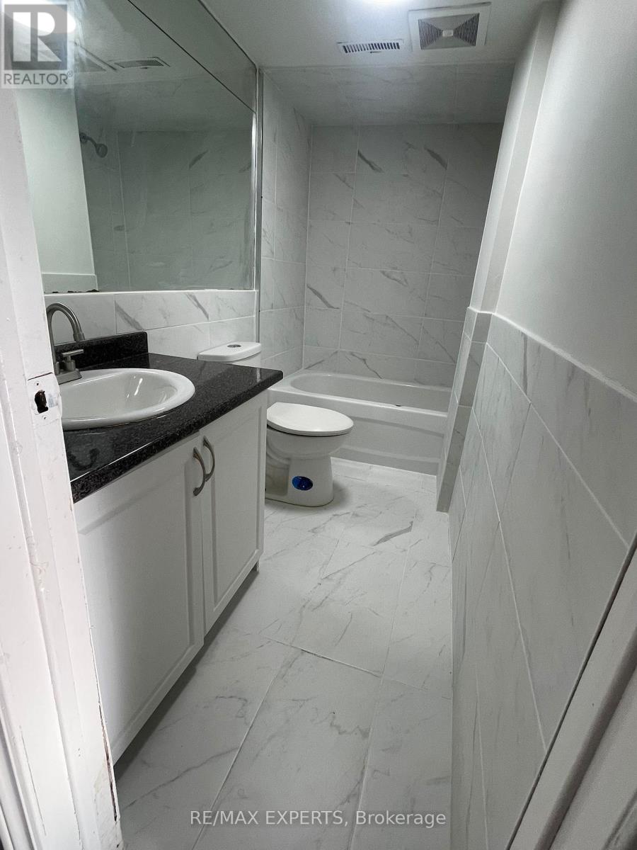 7292 Redfox Road, Mississauga, Ontario  L4T 2L8 - Photo 1 - W13046390