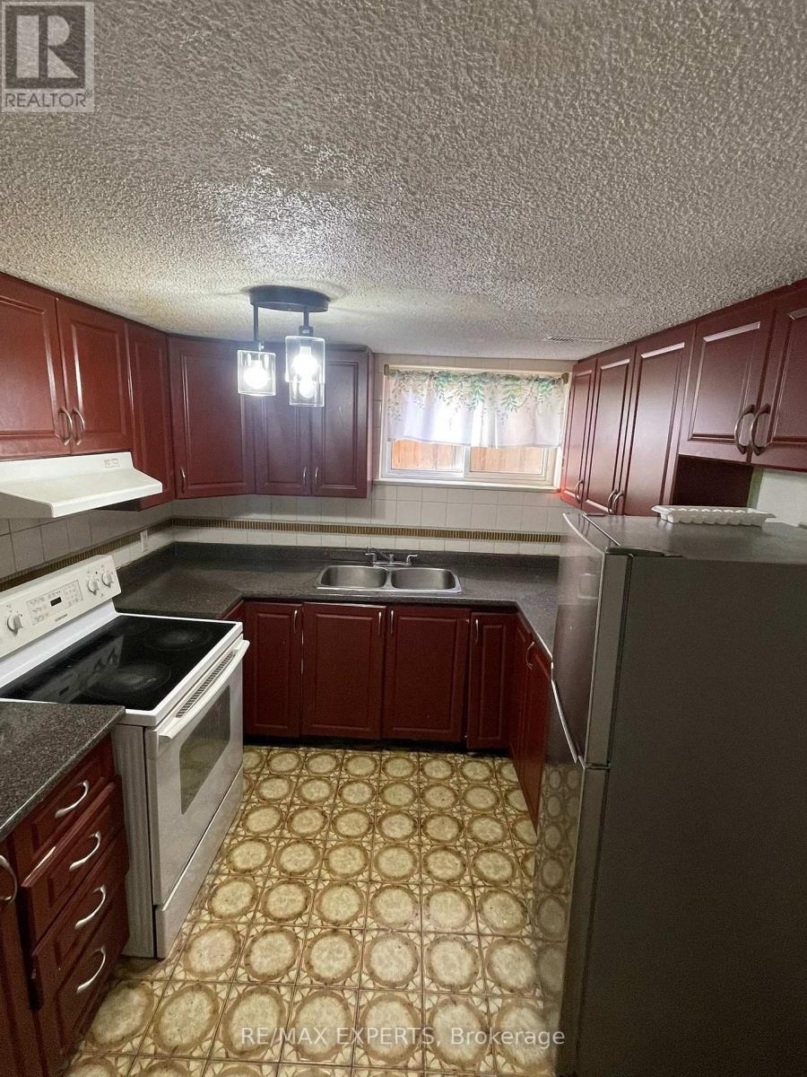 7292 Redfox Road, Mississauga, Ontario  L4T 2L8 - Photo 11 - W13046390