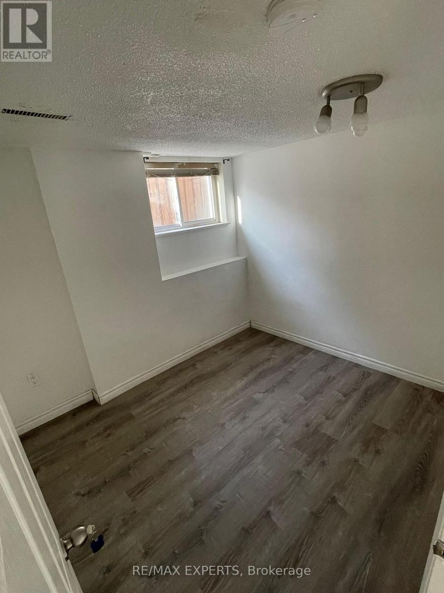 7292 Redfox Road, Mississauga, Ontario  L4T 2L8 - Photo 3 - W13046390