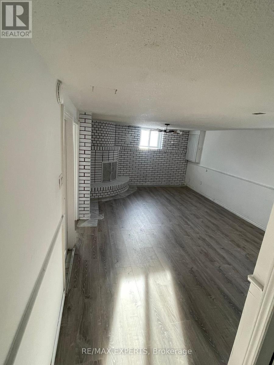 7292 Redfox Road, Mississauga, Ontario  L4T 2L8 - Photo 4 - W13046390