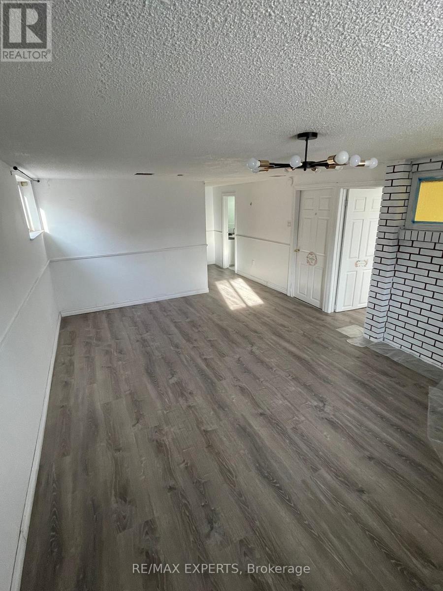 7292 Redfox Road, Mississauga, Ontario  L4T 2L8 - Photo 5 - W13046390