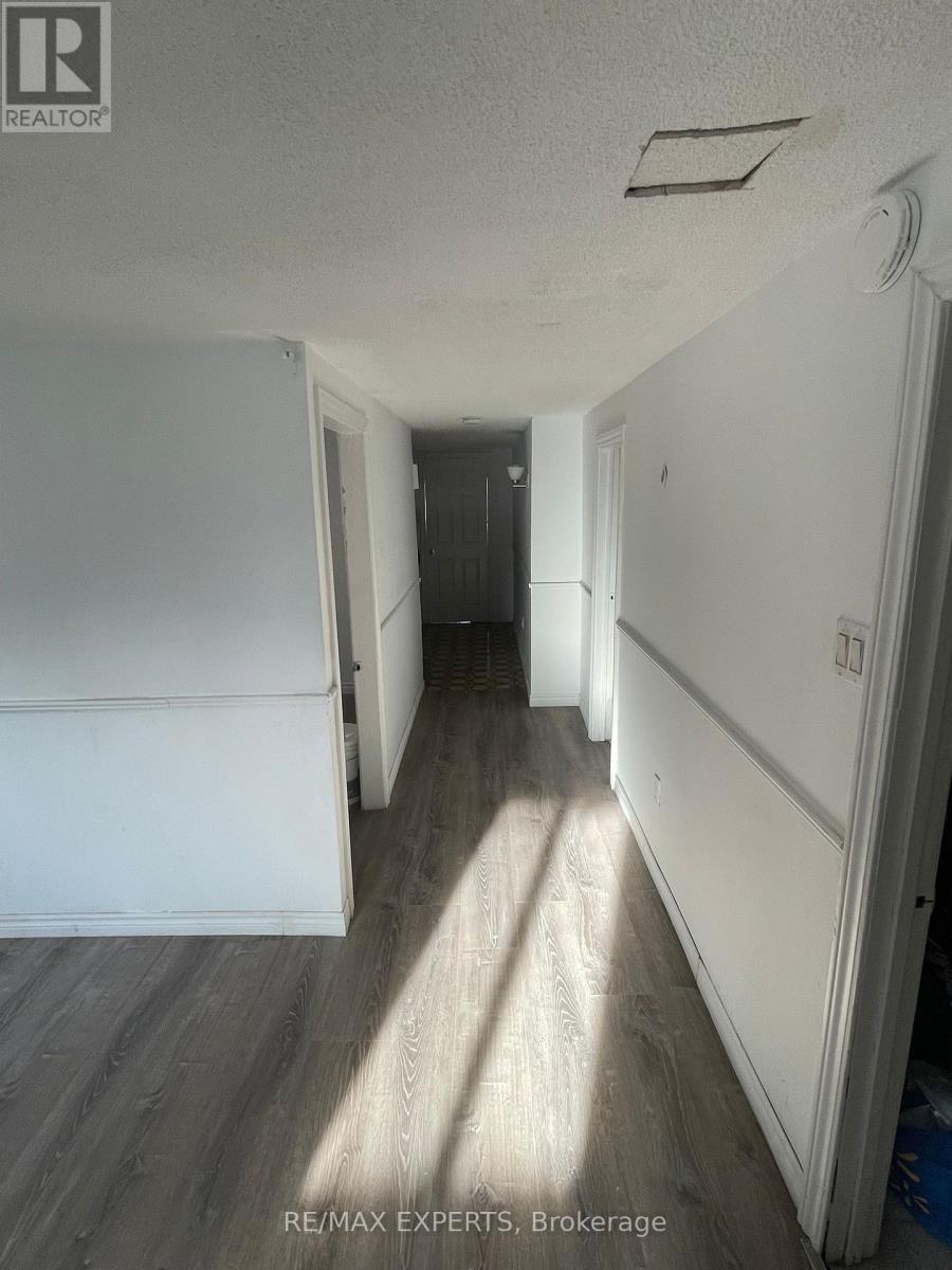 7292 Redfox Road, Mississauga, Ontario  L4T 2L8 - Photo 9 - W13046390