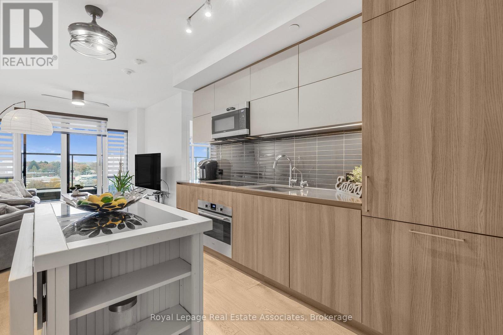 805 - 21 Park Street E, Mississauga, Ontario  L5G 0C2 - Photo 10 - W13046450