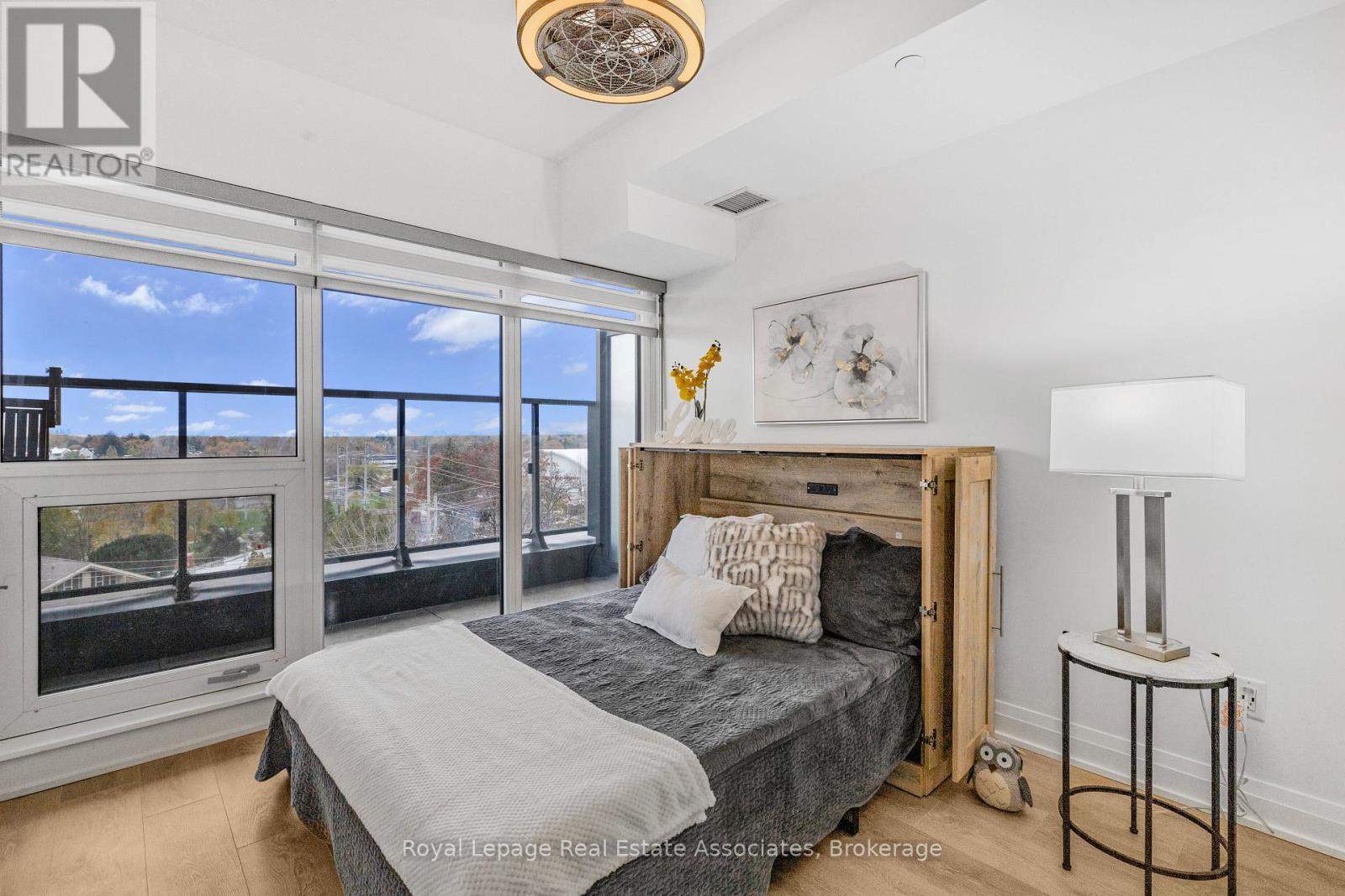 805 - 21 Park Street E, Mississauga, Ontario  L5G 0C2 - Photo 5 - W13046450