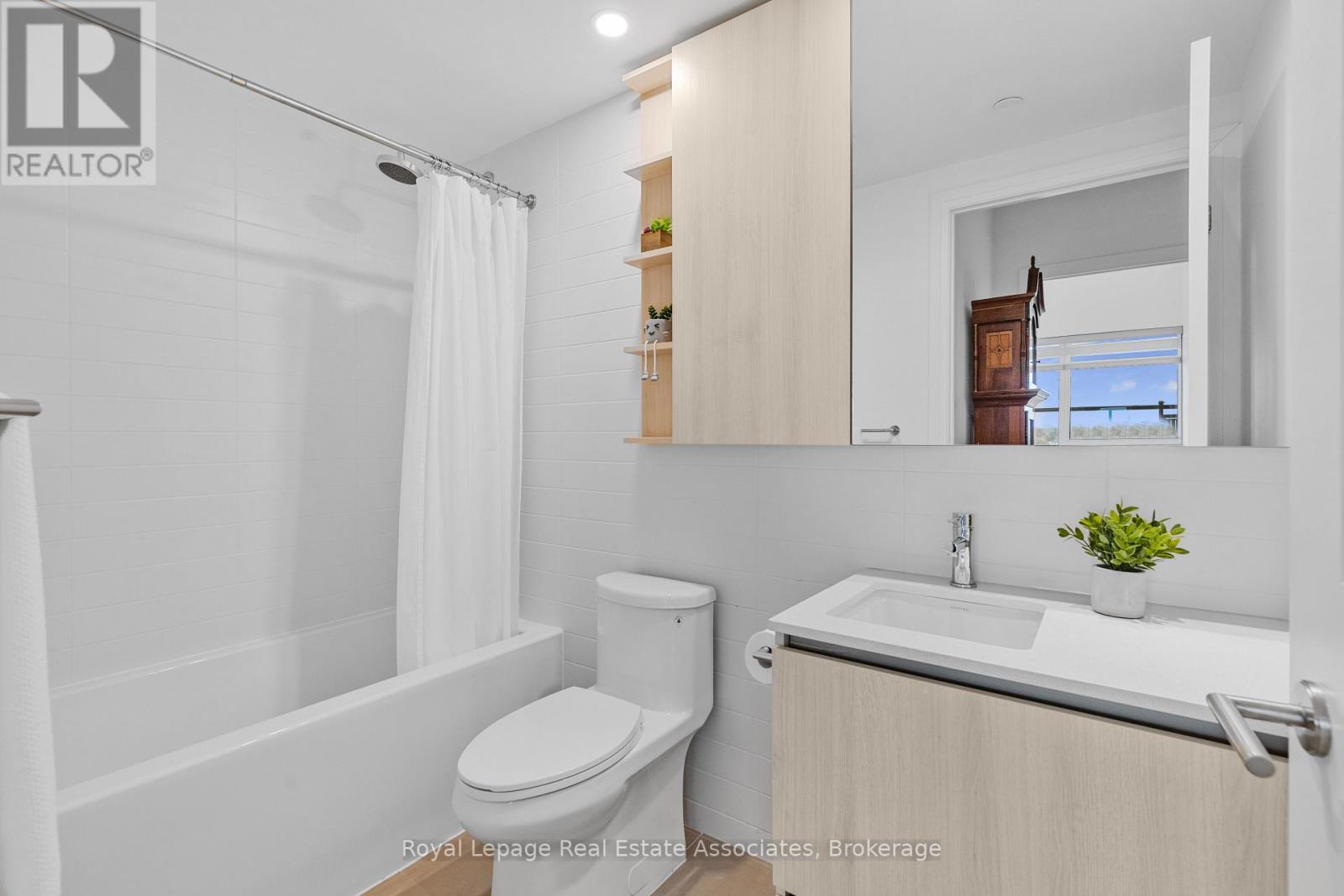 805 - 21 Park Street E, Mississauga, Ontario  L5G 0C2 - Photo 6 - W13046450